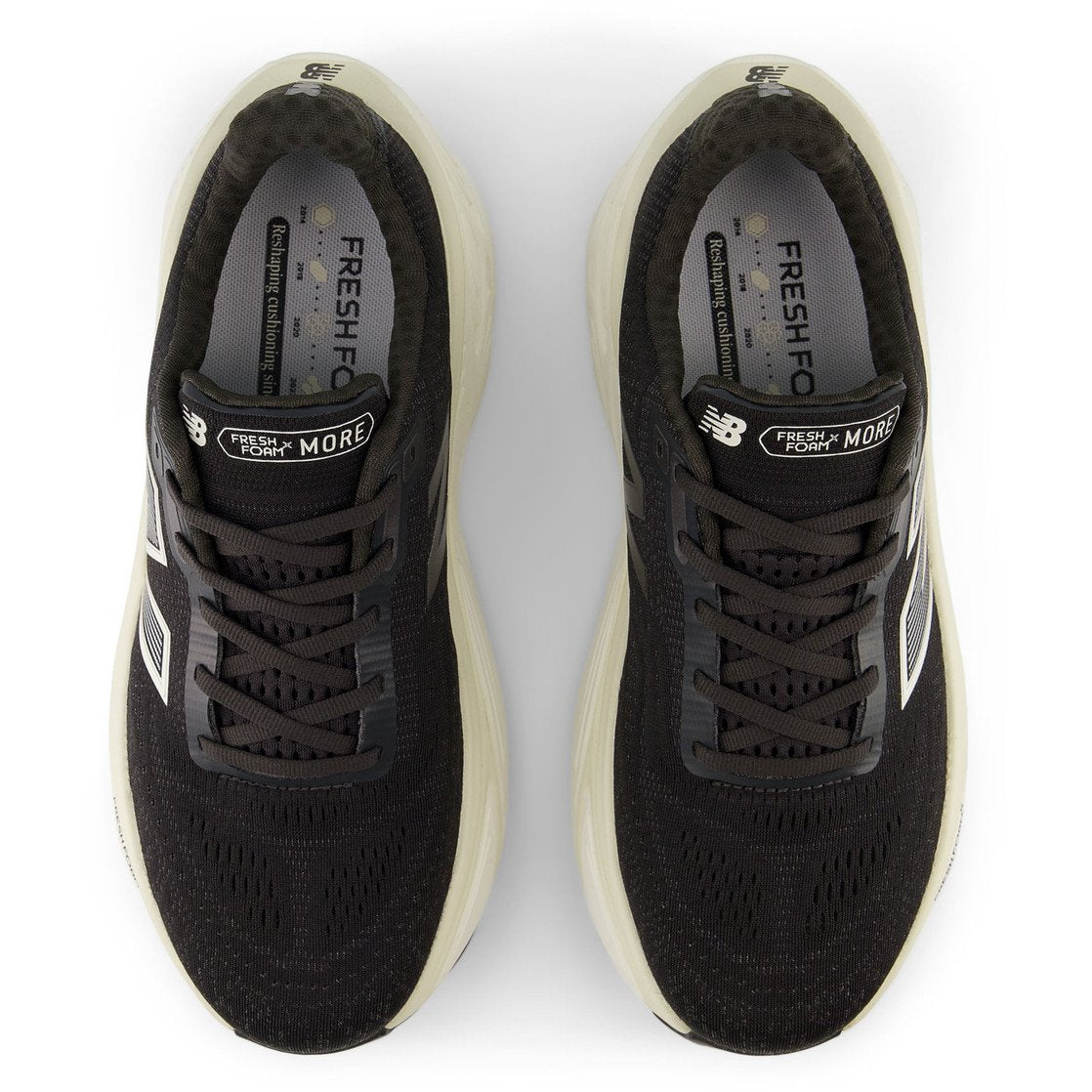 New Balance Fresh Foam More v5 black & white