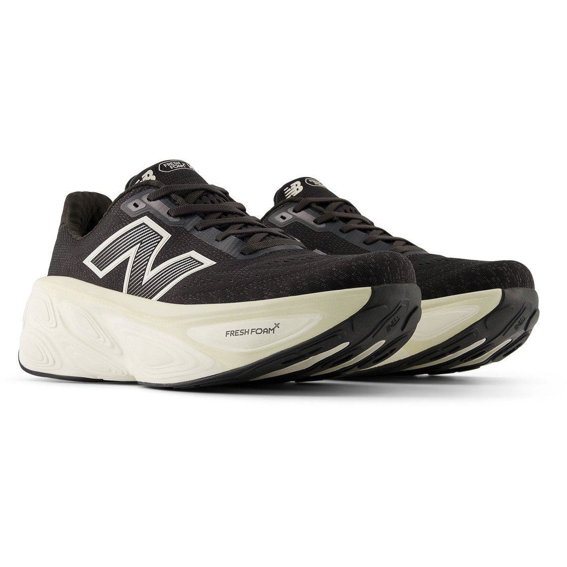 New Balance Fresh Foam More v5 black & white