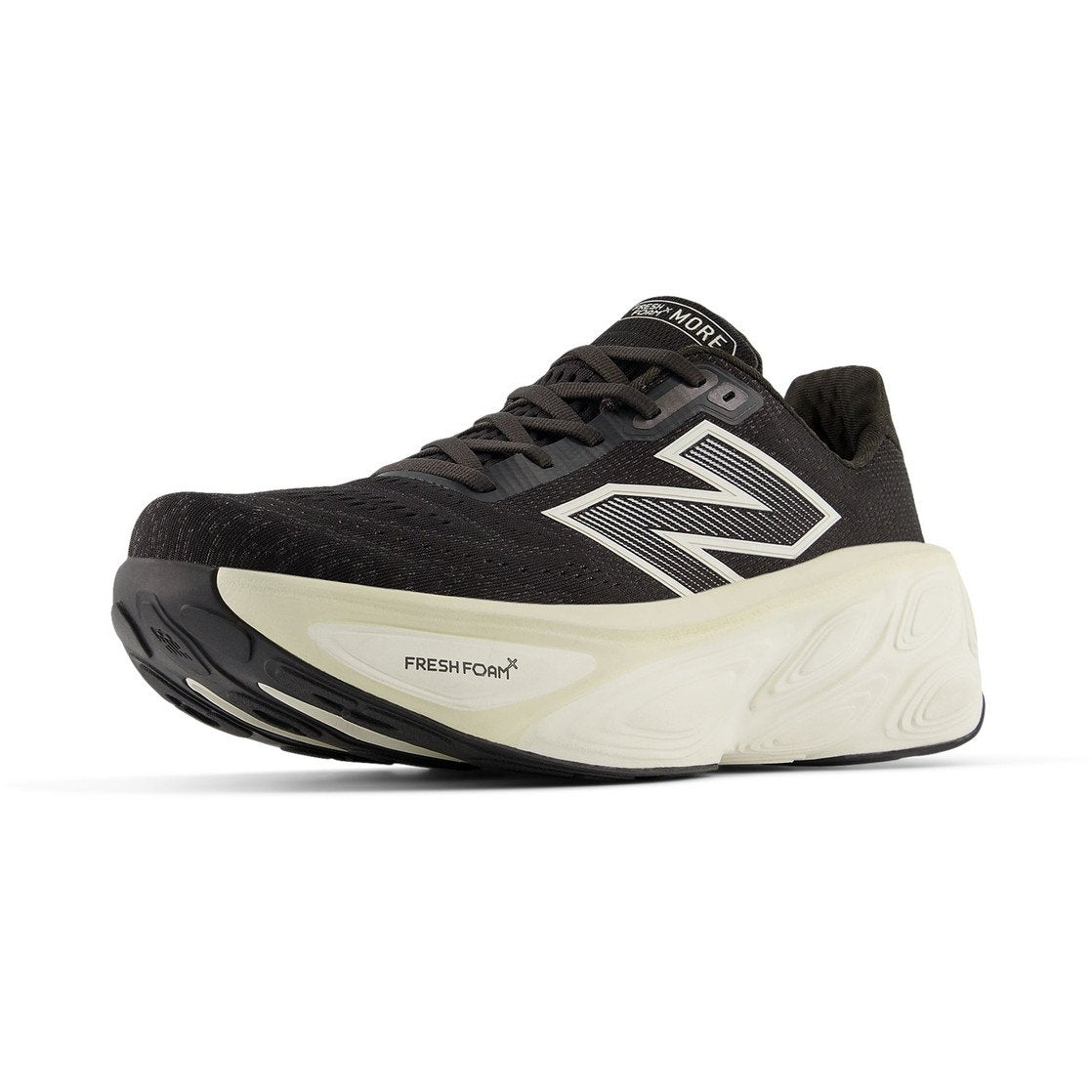 New Balance Fresh Foam More v5 black & white